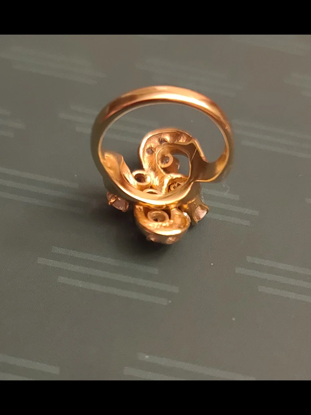 Stunning Custom Made 14K Gold And Diamond Swirl Ring! Size 6
